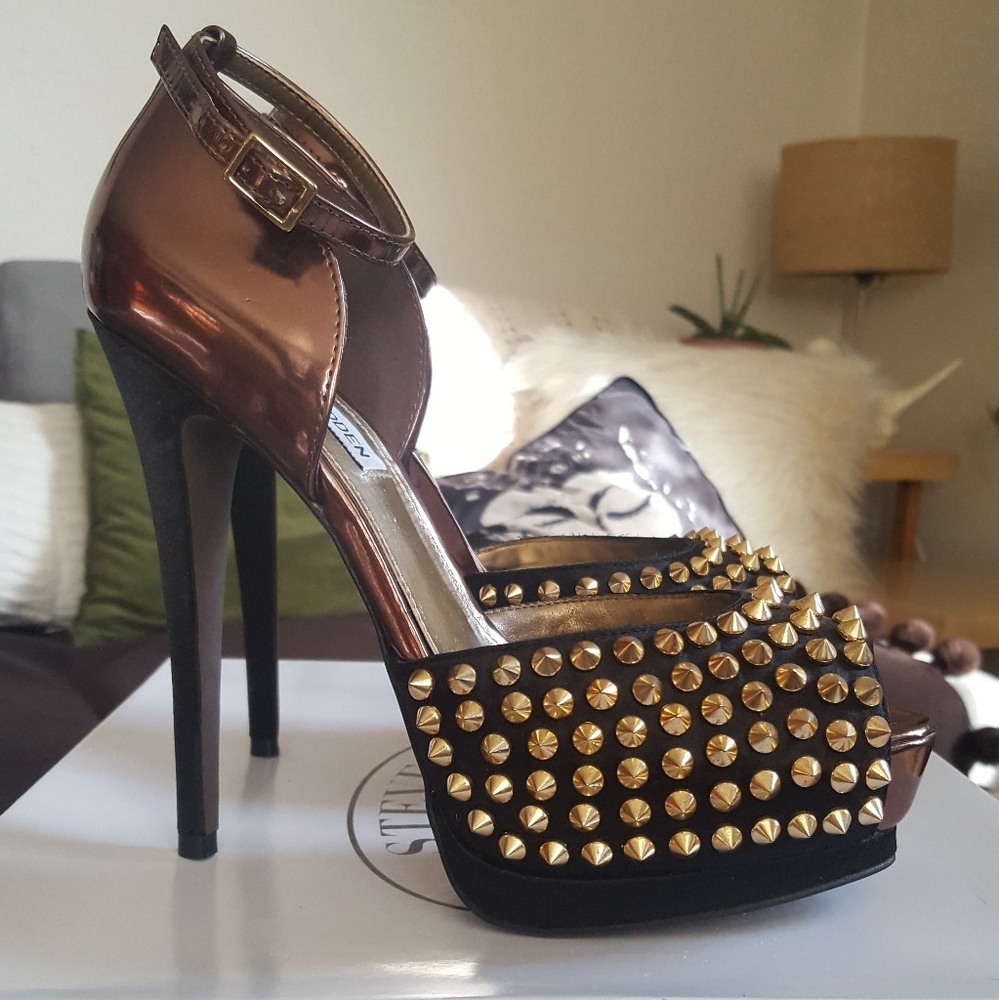 NIB Steve Madden Obstcl-s Spiked Heels